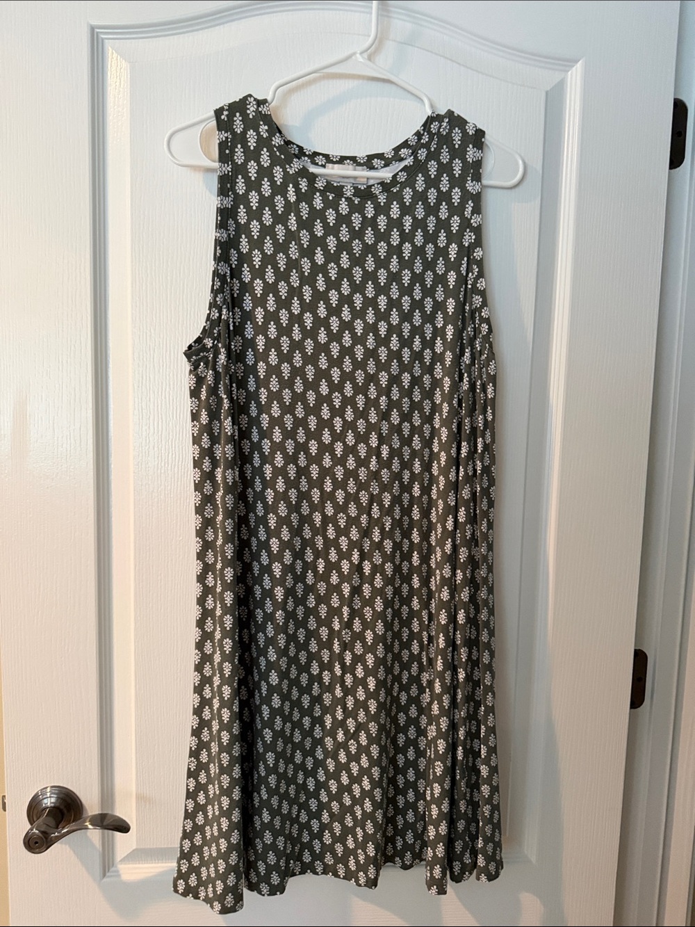 Loft size large sleeveless green and white dress